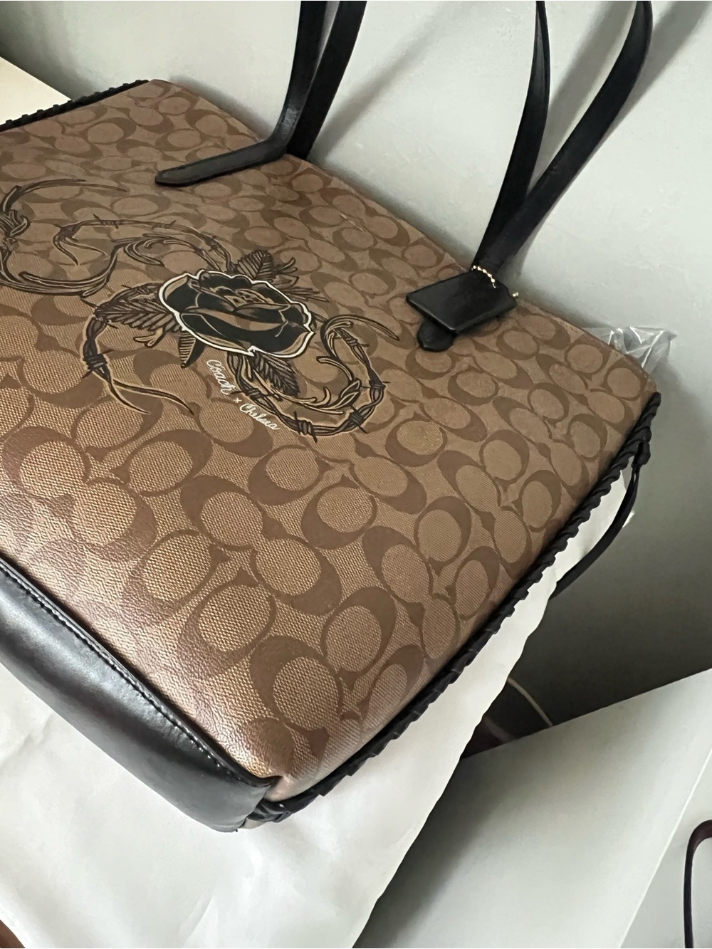 Coach Chelsea Champlain
Animation Tattoo Roses
Signature Large Tote - Picture 13 of 13
